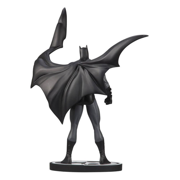 PREVENTA DC Direct Batman Black and White by Jorge Jimenez Resin Statue